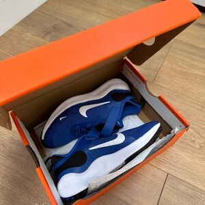 New Without Tags — Kids Nike Revolution 7 - Size 12c - Blue - Velcro closure